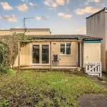 Dom wakacyjny Bright 2-bed With Garden And Parking Bristol
