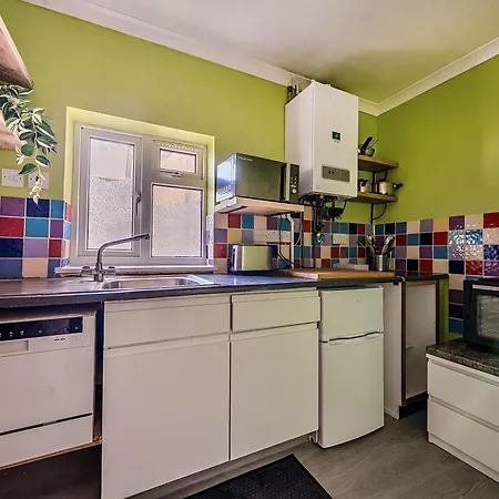 Bright 2-bed With Garden And Parking