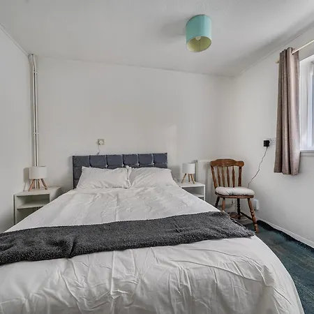 Bright 2-bed With Garden And Parking Bristol