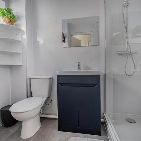 Bright 2-bed With Garden And Parking