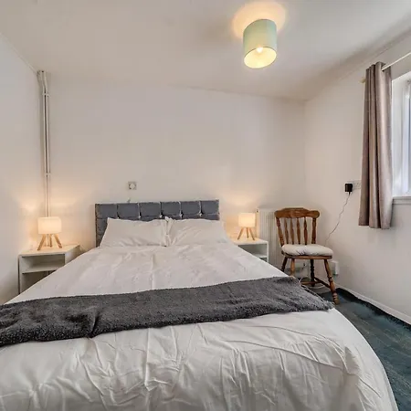 Bright 2-bed With Garden And Parking