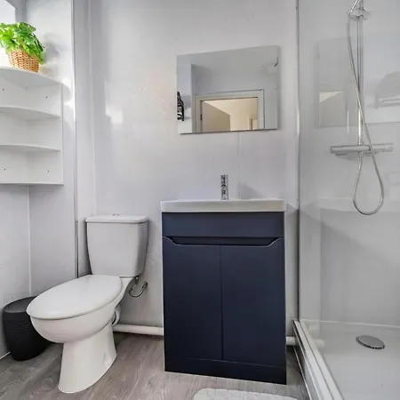 Bright 2-bed With Garden And Parking *