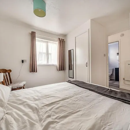 Bright 2-bed With Garden And Parking * Bristol