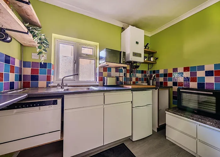 Bright 2-bed With Garden And Parking