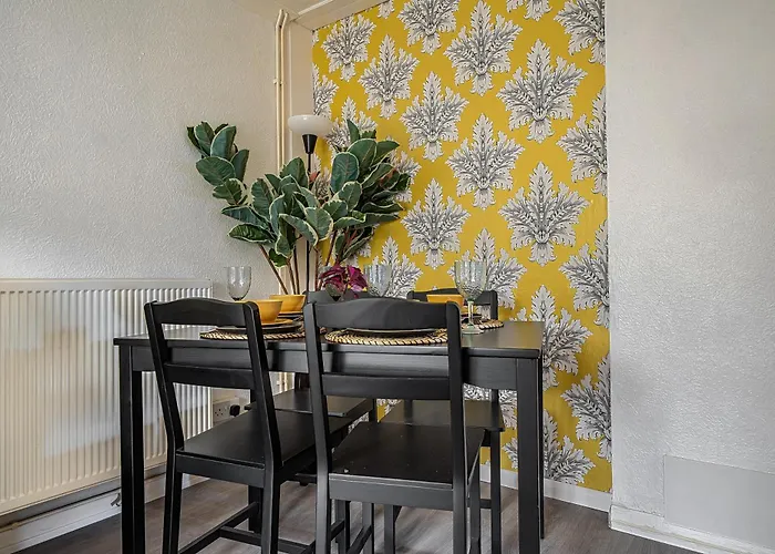 Vakantiehuis Bright 2-bed With Garden And Parking Bristol