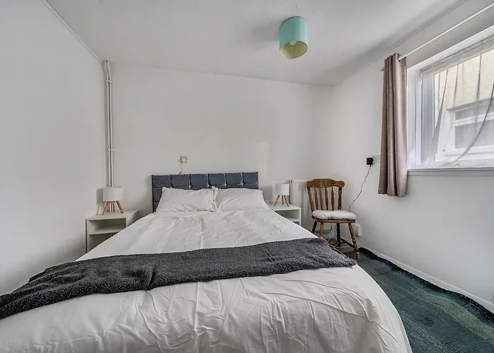 Bright 2-bed With Garden And Parking Bristol