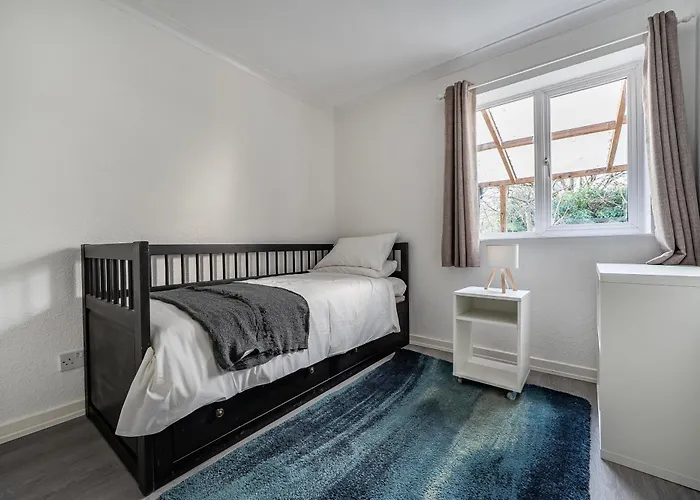 Bright 2-bed With Garden And Parking Tatil Evi *