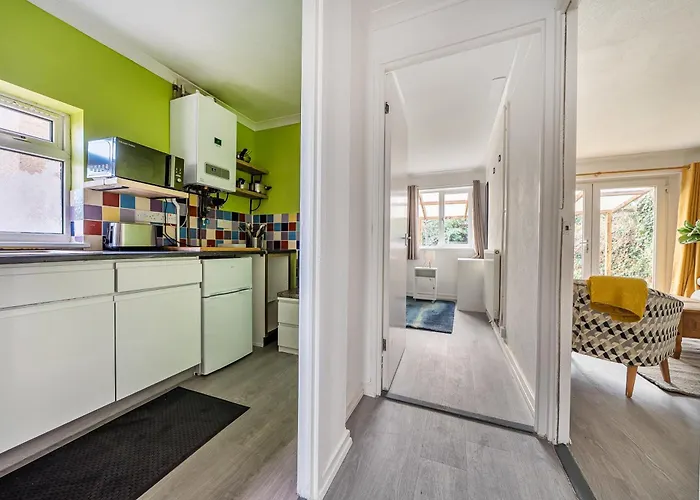 Vakantiehuis Bright 2-bed With Garden And Parking Bristol