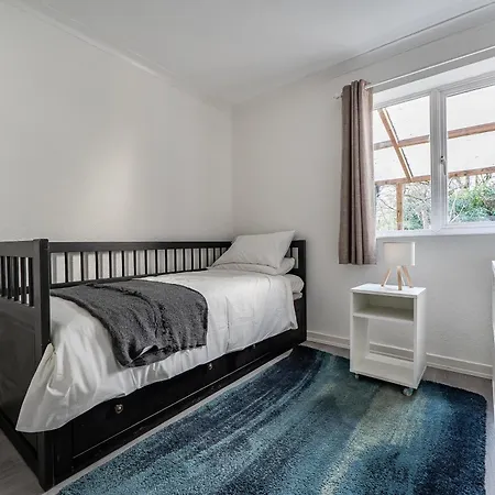 Bright 2-bed With Garden And Parking 度假居 *